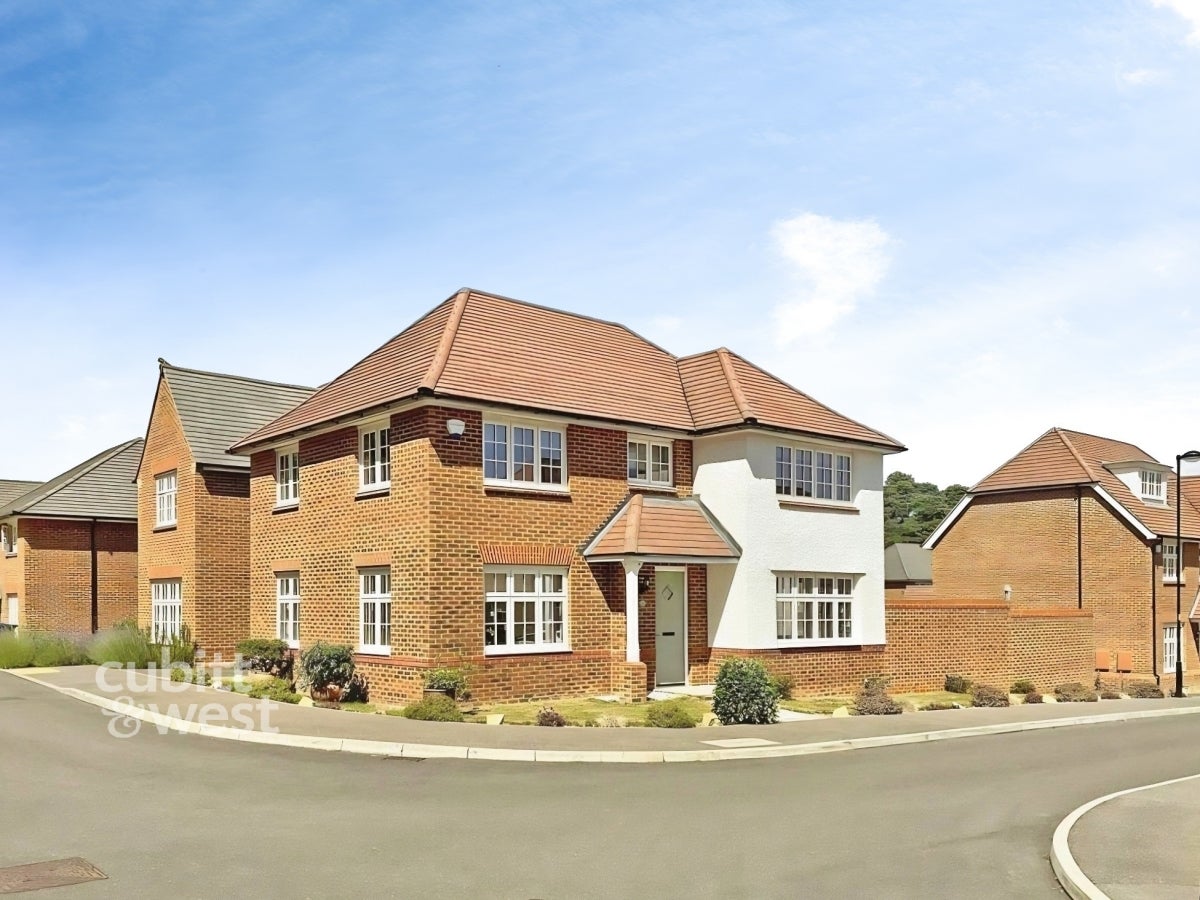 House Dukes Place in Hurstpierpoint and Sayers Common