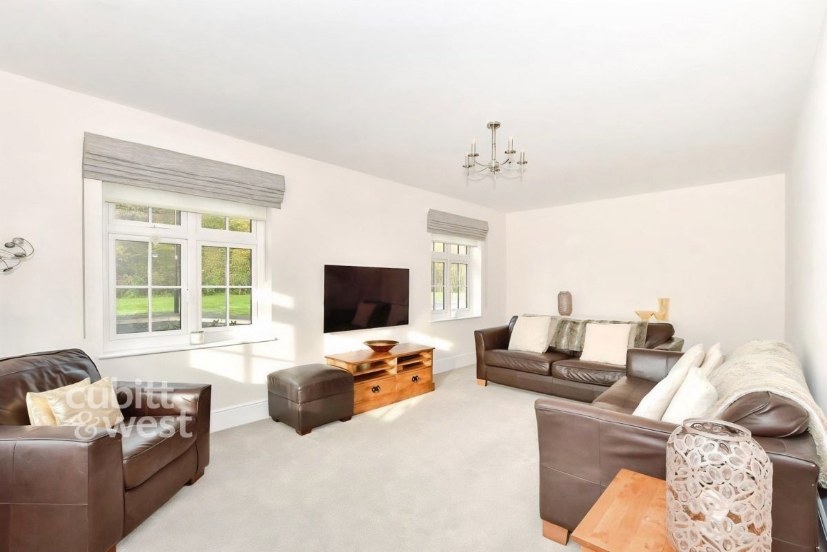 House Dukes Place in Hurstpierpoint and Sayers Common