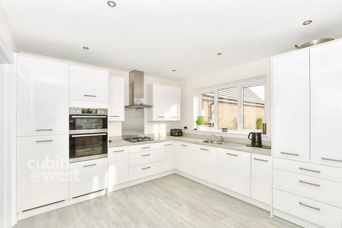 House Dukes Place in Hurstpierpoint and Sayers Common