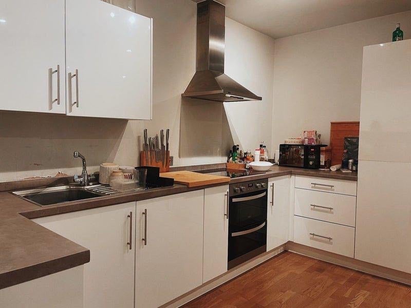 Flat Broadfield Lane in Greater London