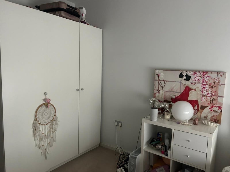 Flat Broadfield Lane in Greater London