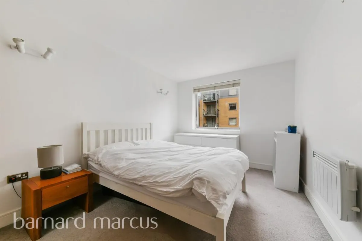 Flat Peckham Grove in Greater London