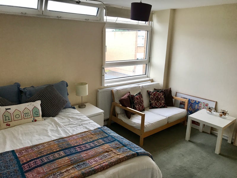 Room Lacy Road in Greater London