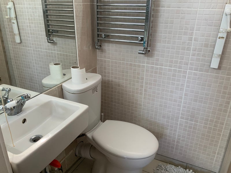 Room Lacy Road in Greater London