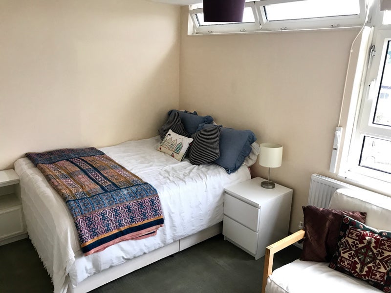 Room Lacy Road in Greater London