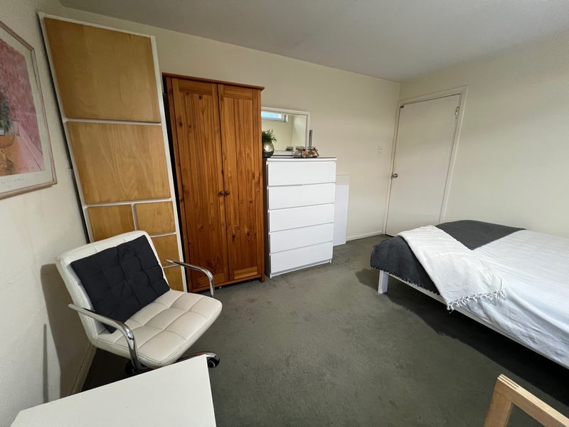 Room Lacy Road in Greater London