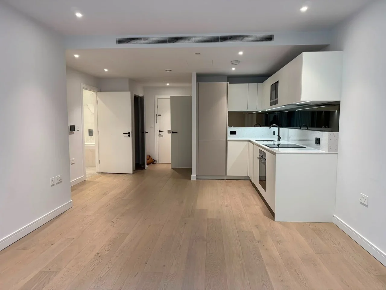 Flat Thurstan Street in Greater London