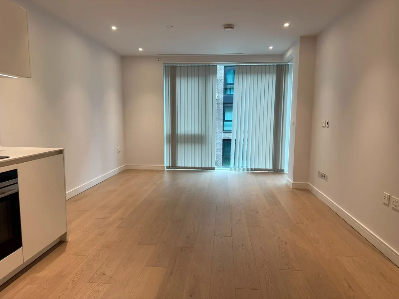 Flat Thurstan Street in Greater London