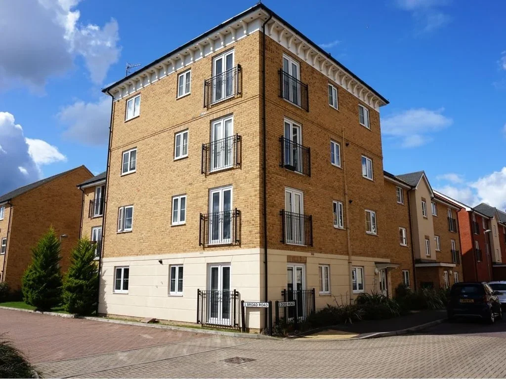 Flat Dodd Road in Watford