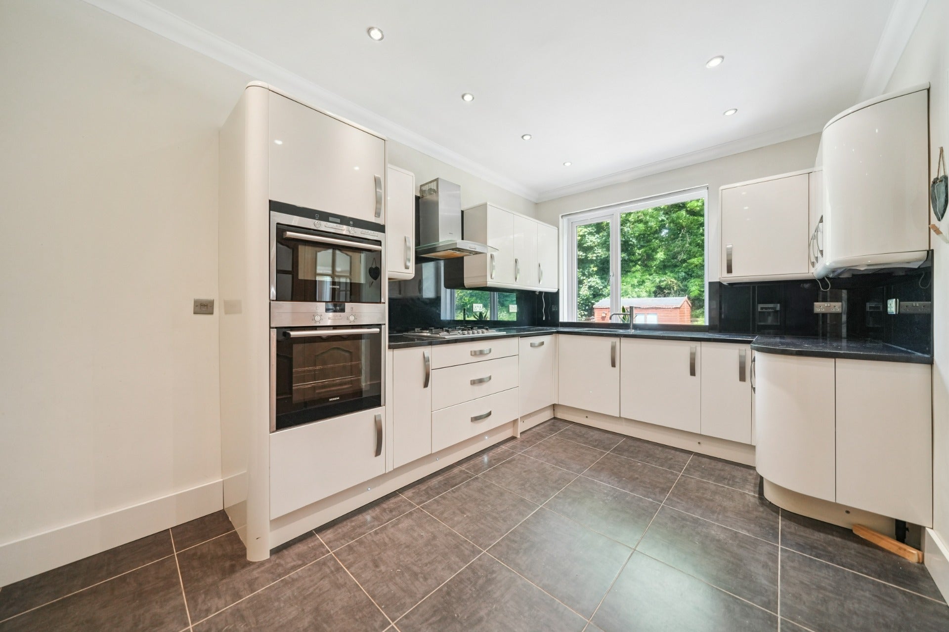 Flat Brenfield Road in Glasgow