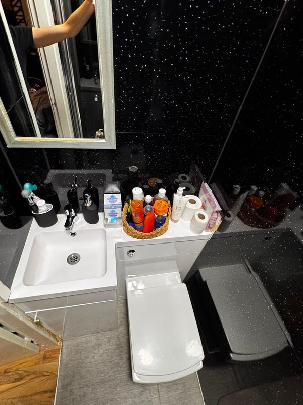 Room Pulford Road in Greater London