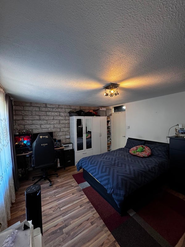 Room Pulford Road in Greater London