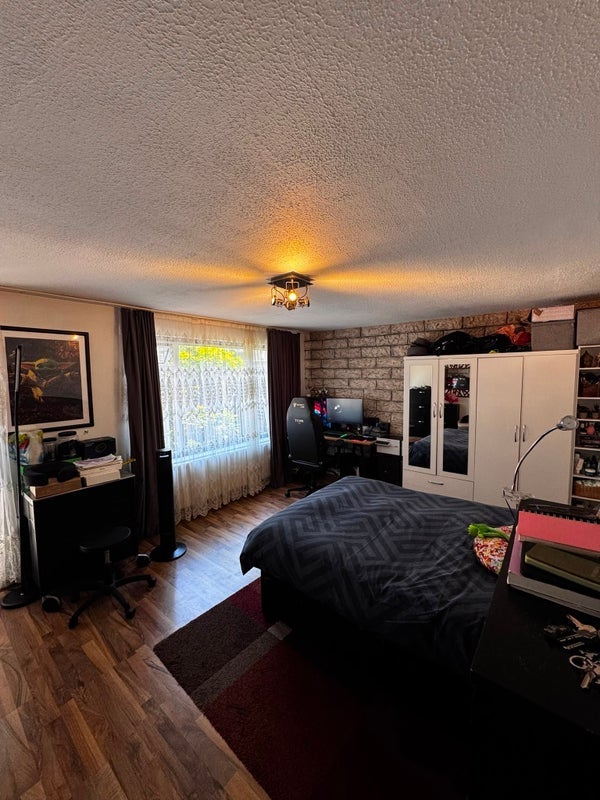 Room Pulford Road in Greater London