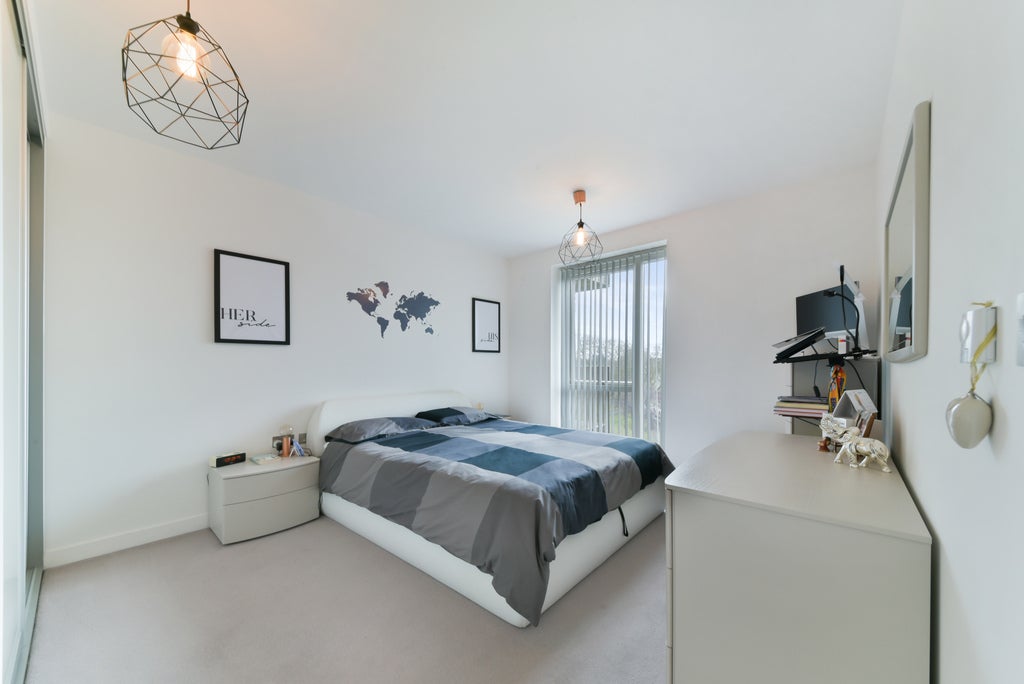 Flat Danvers Avenue in Greater London