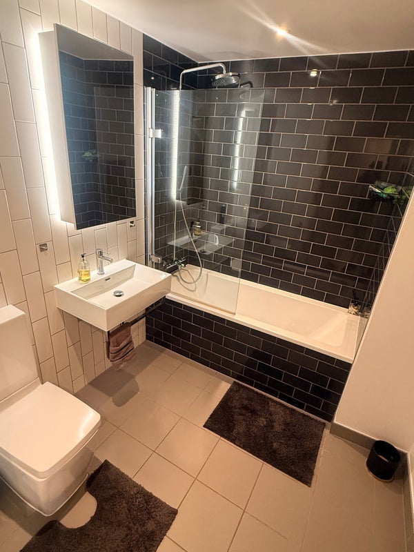 Room Clipper Street in Greater London