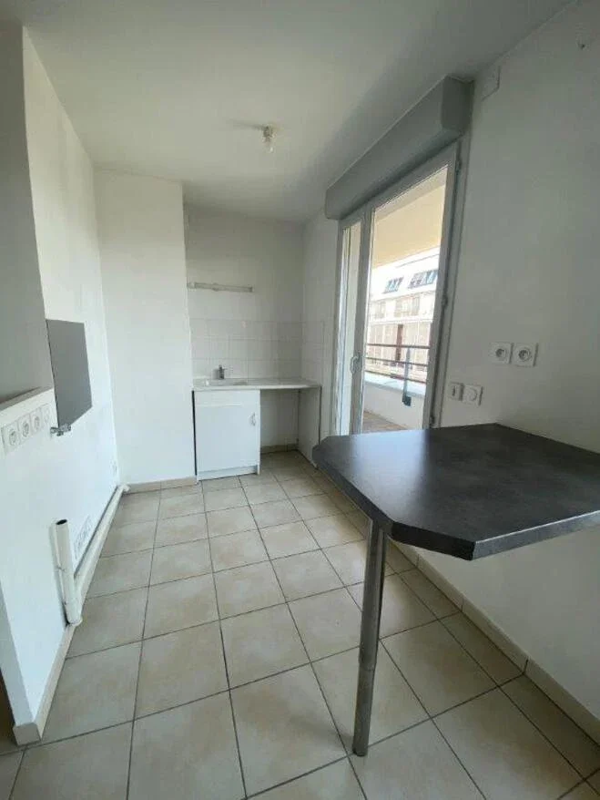 Flat Allée Léopold Sédar Senghor in Lyon