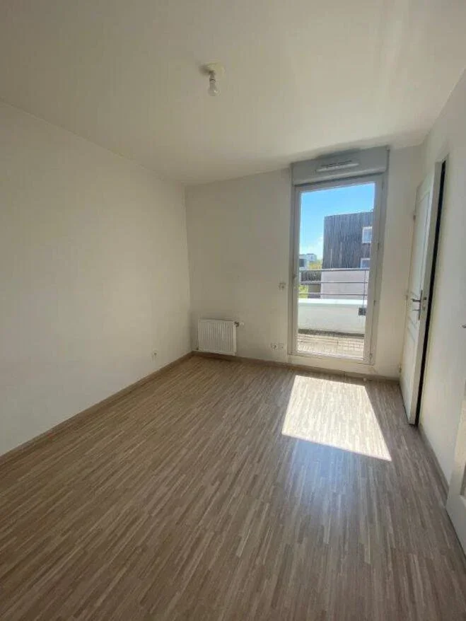 Flat Allée Léopold Sédar Senghor in Lyon