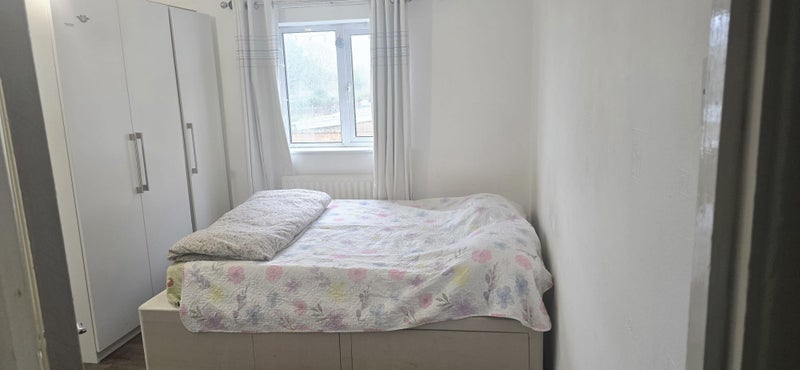 Room Arundel Drive in Greater London