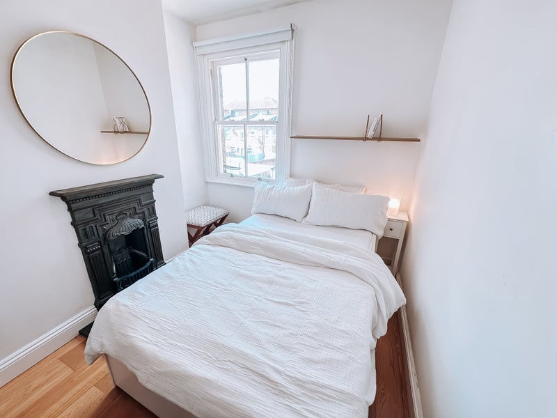 Room Harbinger Road in Greater London