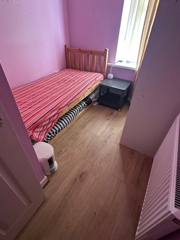Room Cardiff Road in Pontypridd