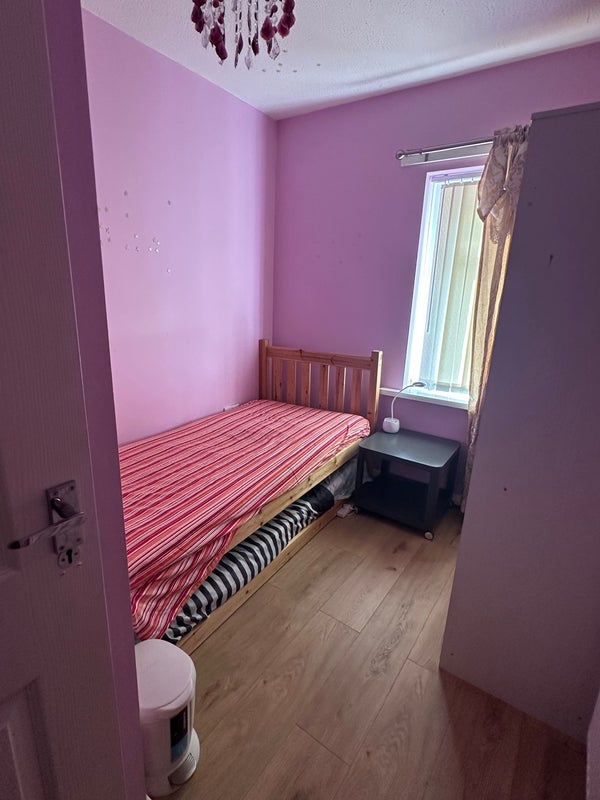 Room Cardiff Road in Pontypridd