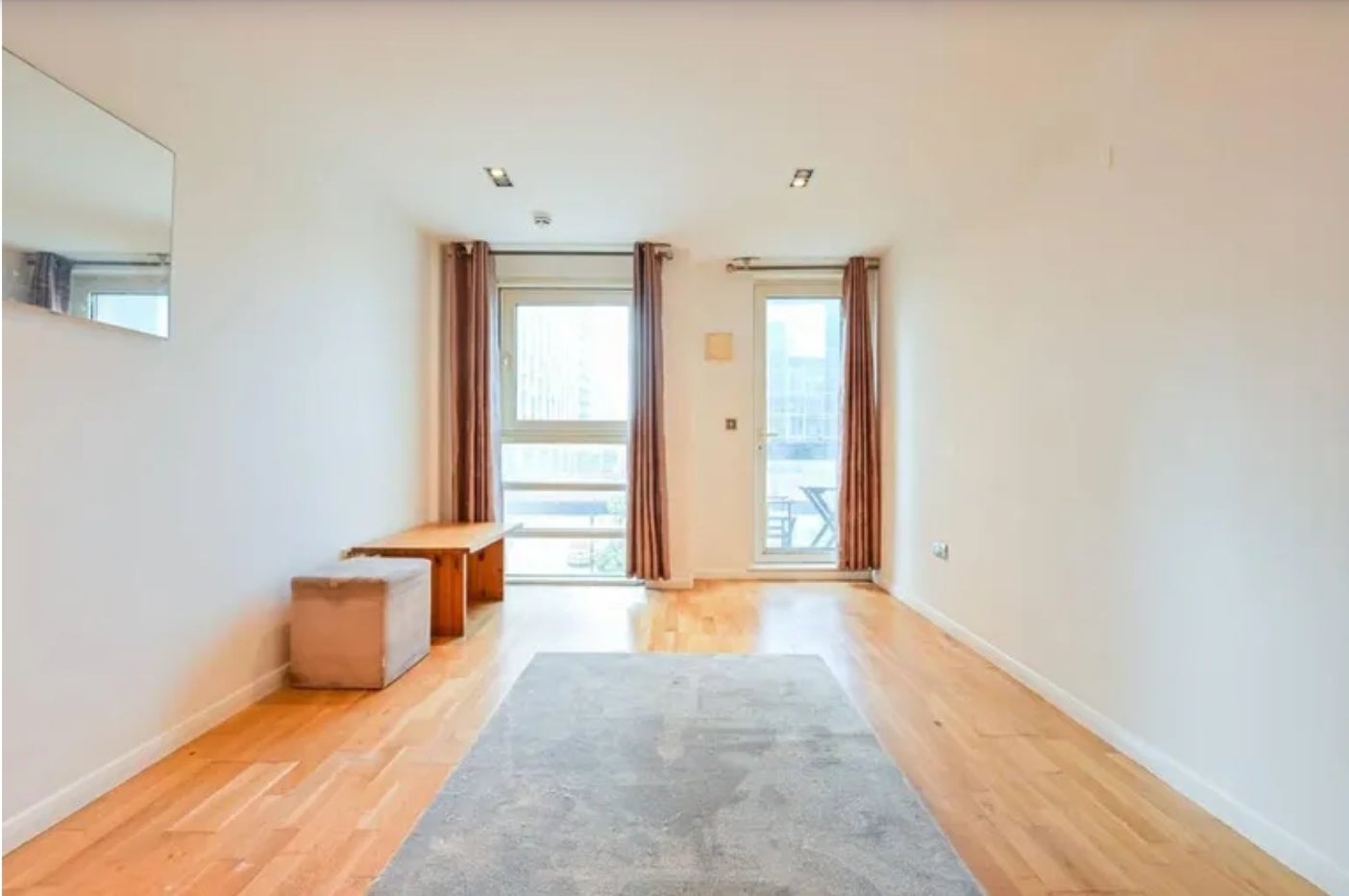 Flat Limeharbour in Greater London