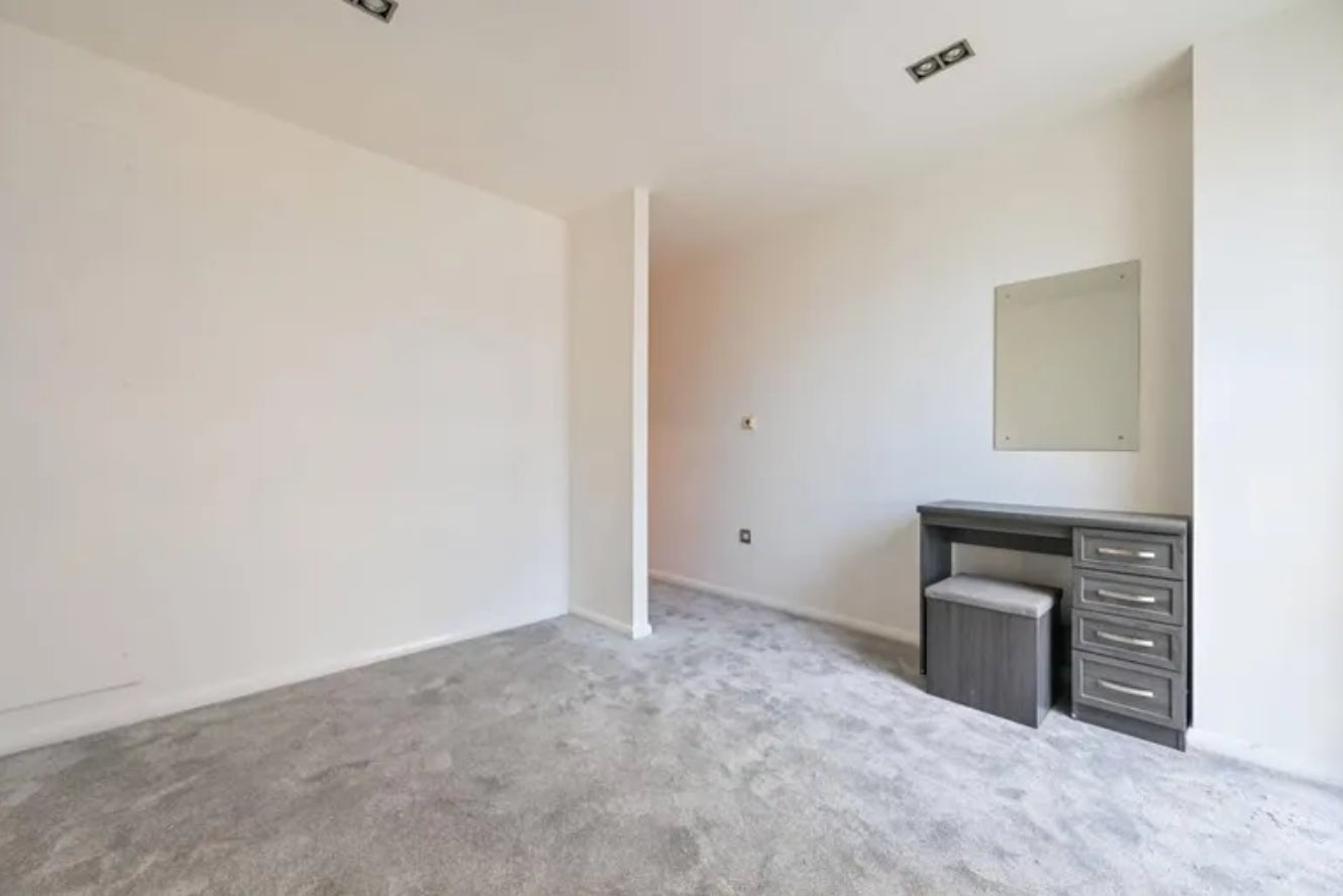 Flat Limeharbour in Greater London