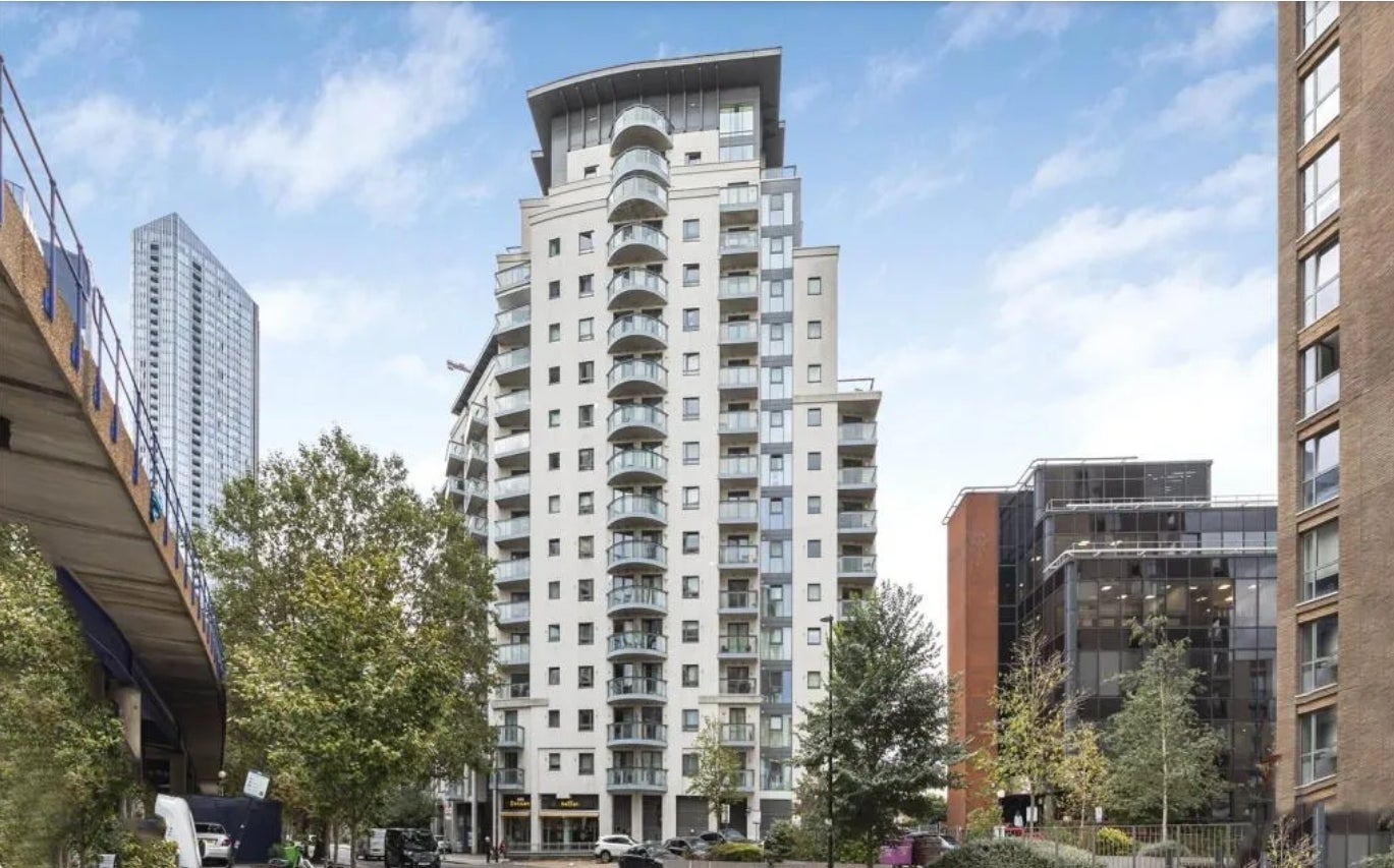 Flat Limeharbour in Greater London
