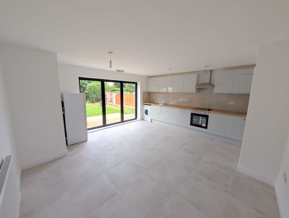 Room Bromwich Street in Farnworth