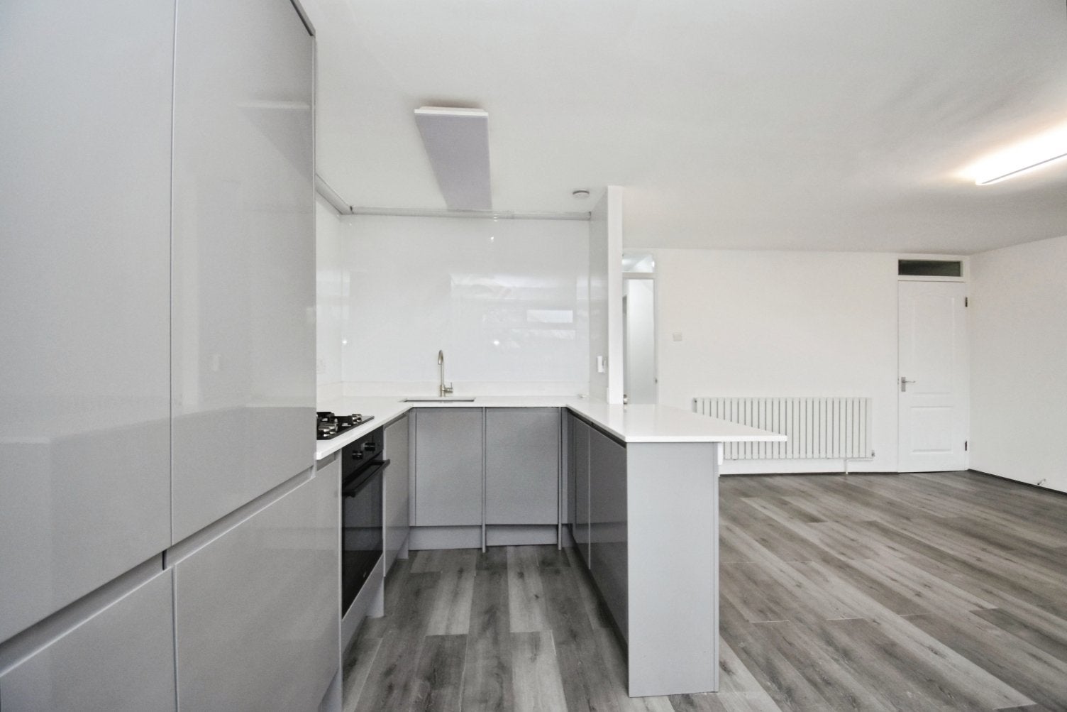 Flat Birchwood Avenue in Greater London