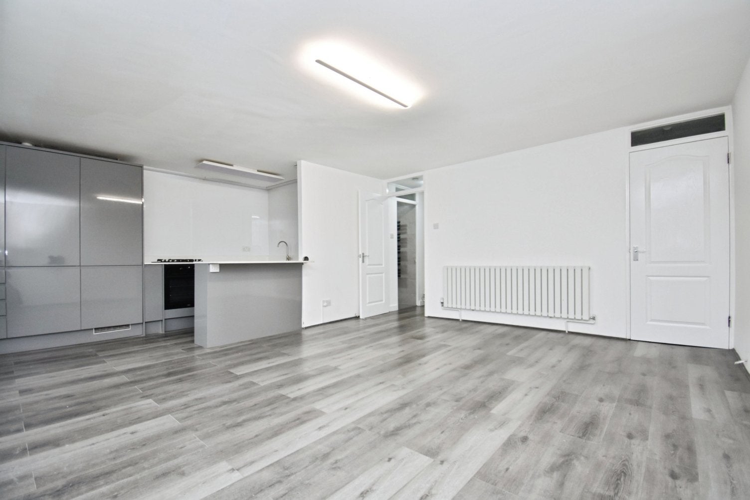 Flat Birchwood Avenue in Greater London