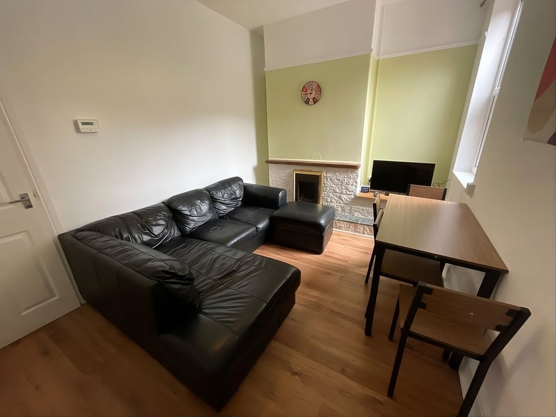 Room Mellard Street in Newcastle-under-Lyme