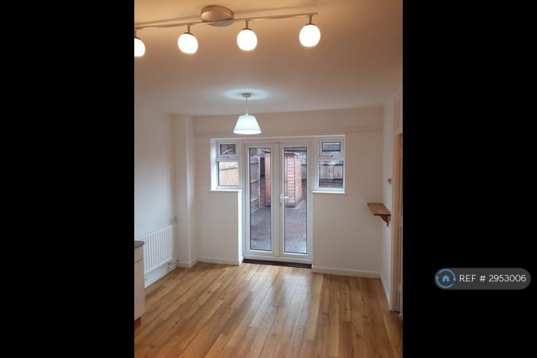 House Congleton Grove in Greater London