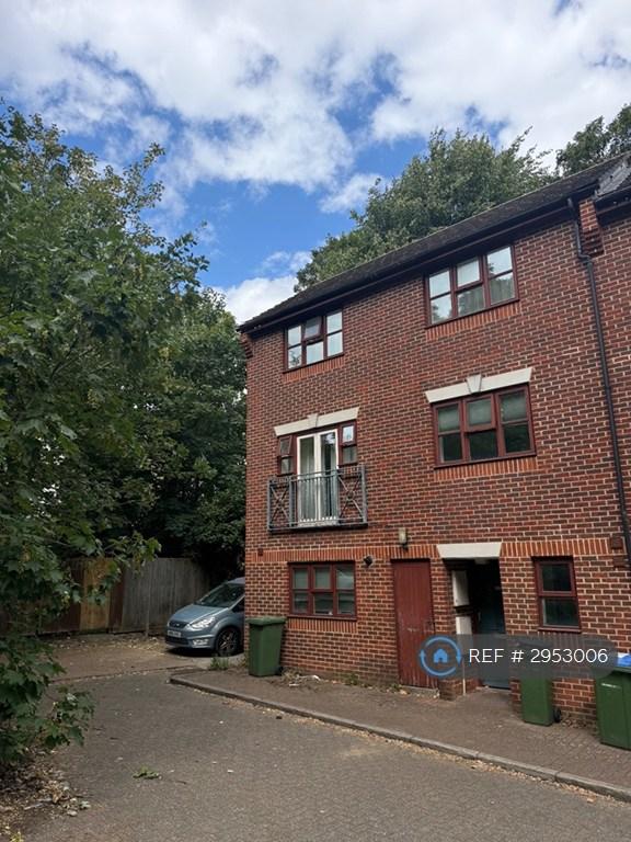 House Congleton Grove in Greater London