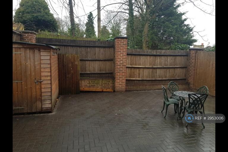 House Congleton Grove in Greater London