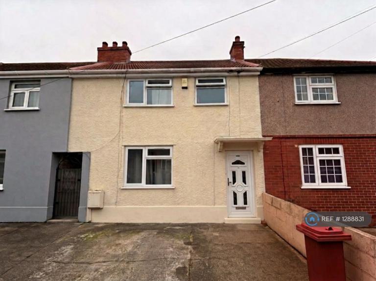 House Staunton Road in Slough