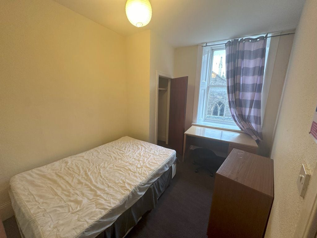 Room Ward Road in Dundee