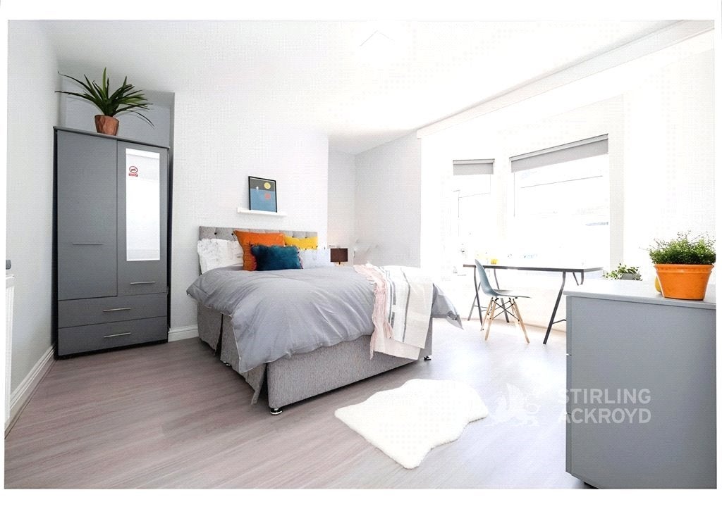 Room Waterloo Road in Rushmoor