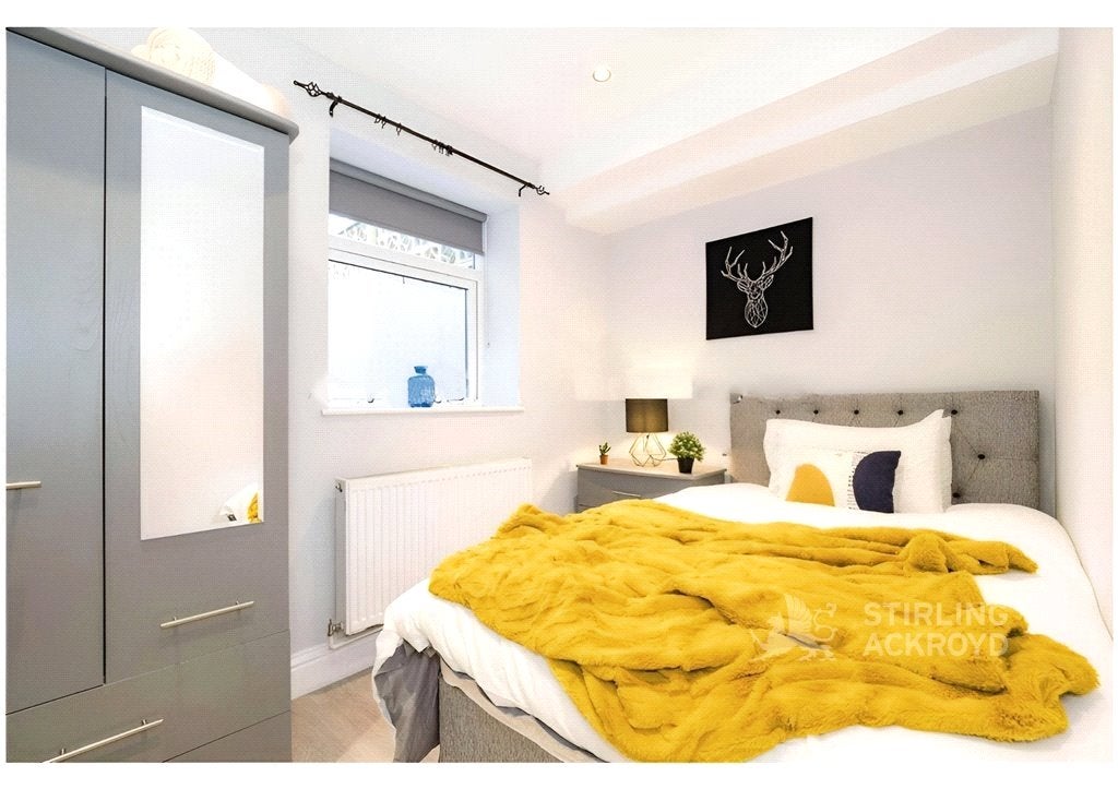 Room Waterloo Road in Rushmoor
