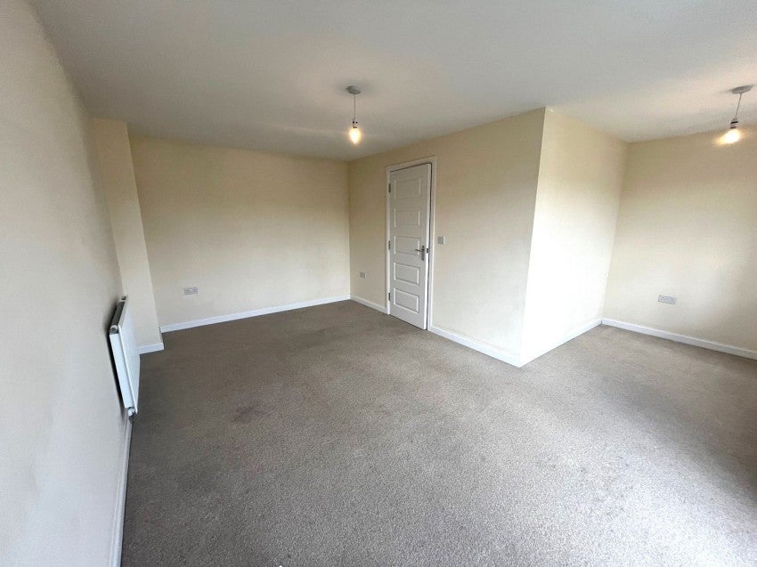 House Low Whin Close in Bradford