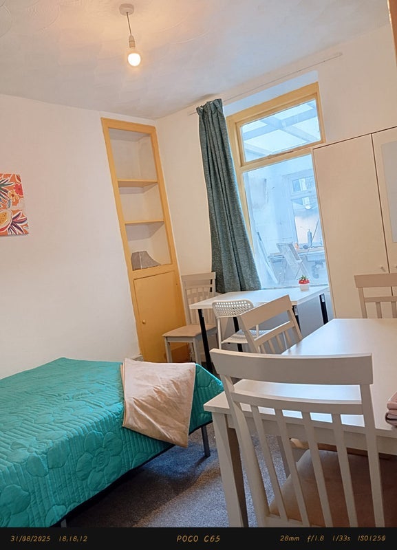 Room Rickards Street in Pontypridd