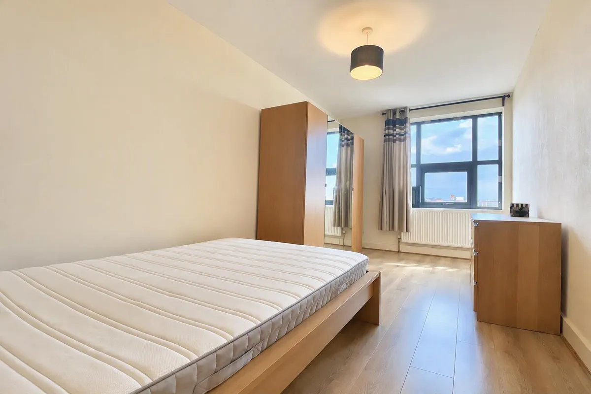 Flat Caxton Road in Greater London