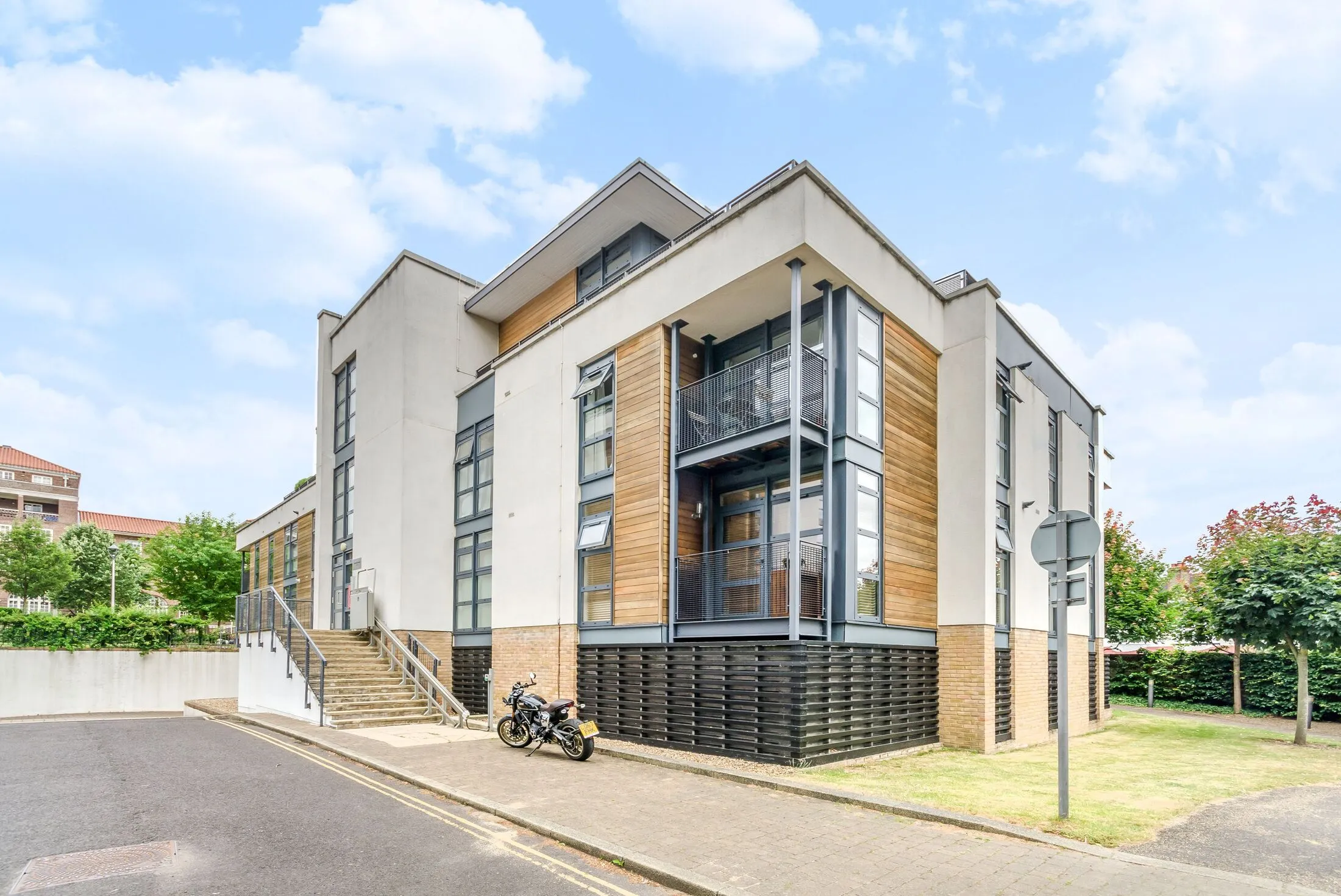 Flat Whitelands Crescent in Greater London
