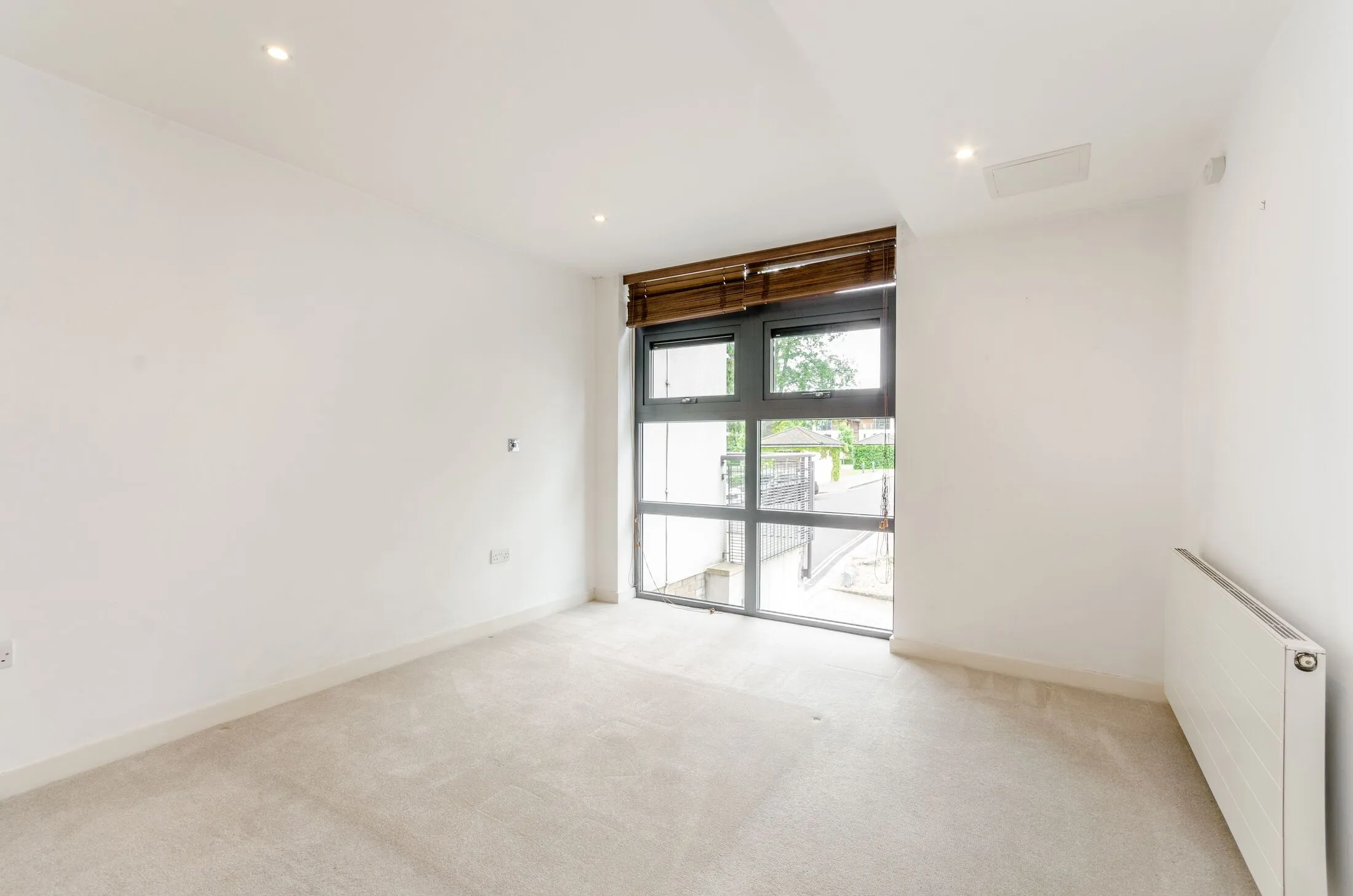 Flat Whitelands Crescent in Greater London