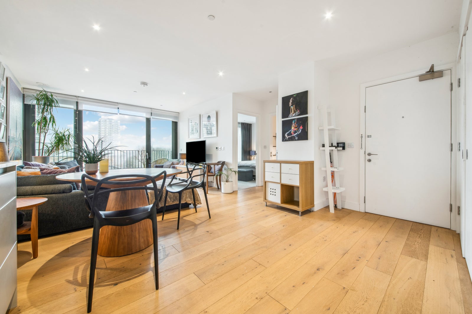 Flat Parkham Street in Greater London