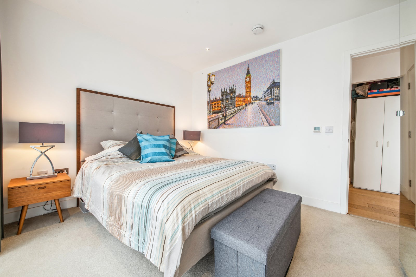 Flat Parkham Street in Greater London