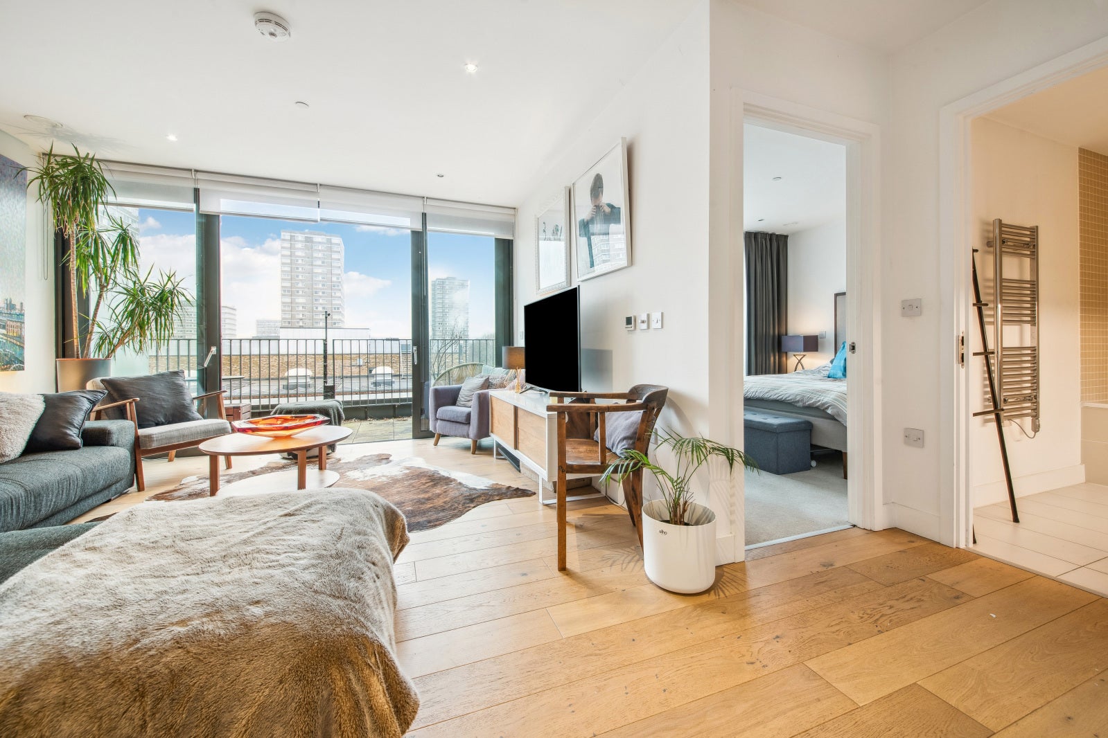 Flat Parkham Street in Greater London