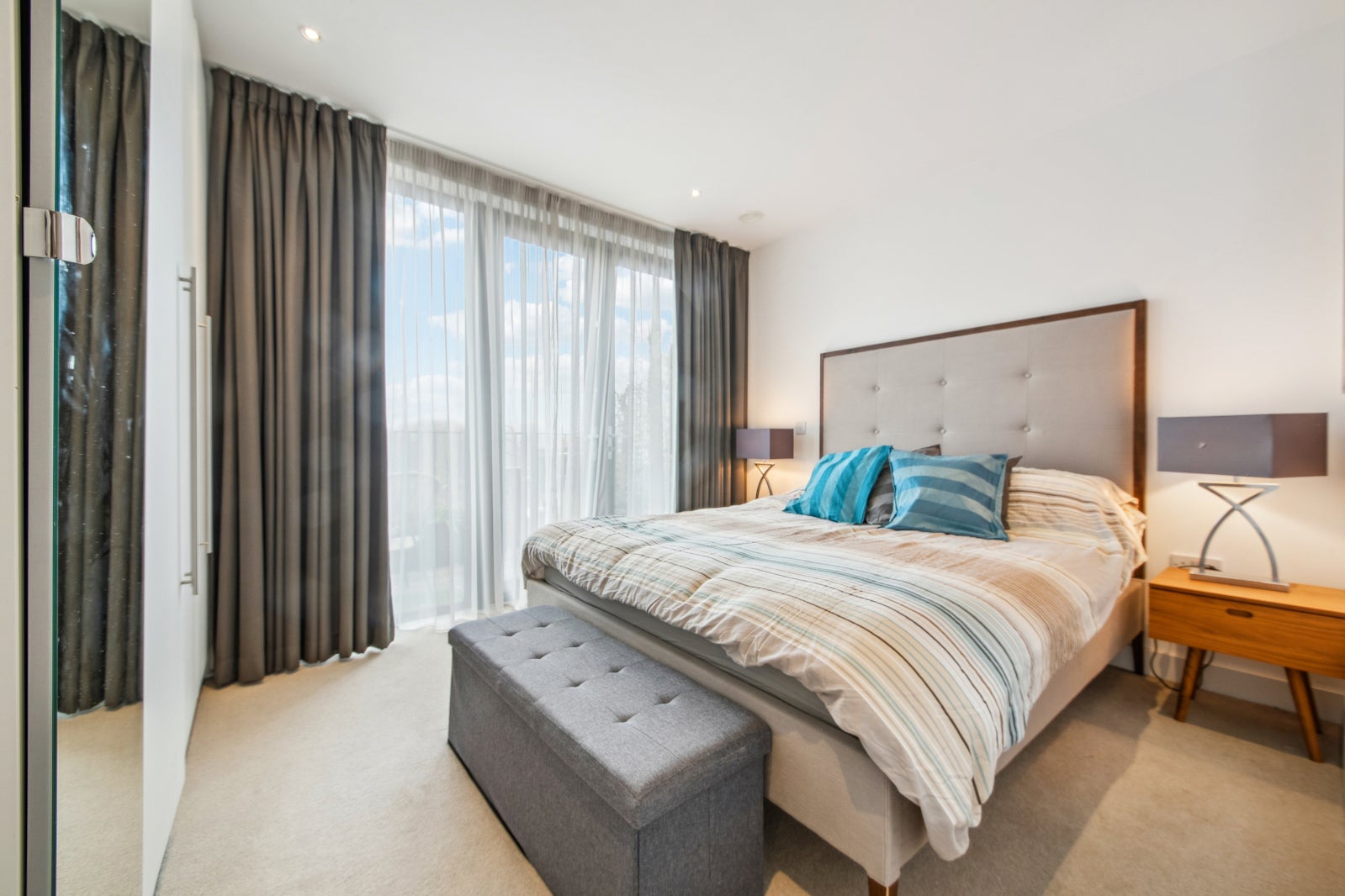 Flat Parkham Street in Greater London