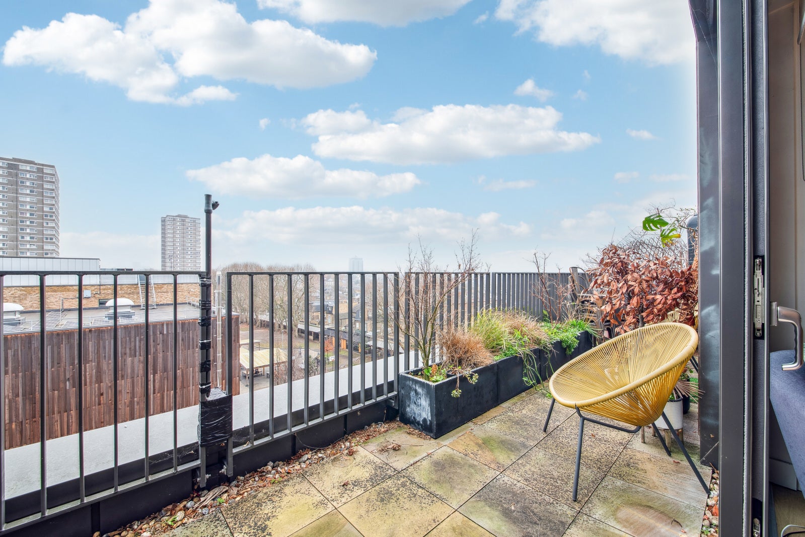 Flat Parkham Street in Greater London