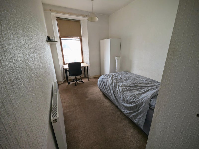 Room Dumbarton Road in Glasgow